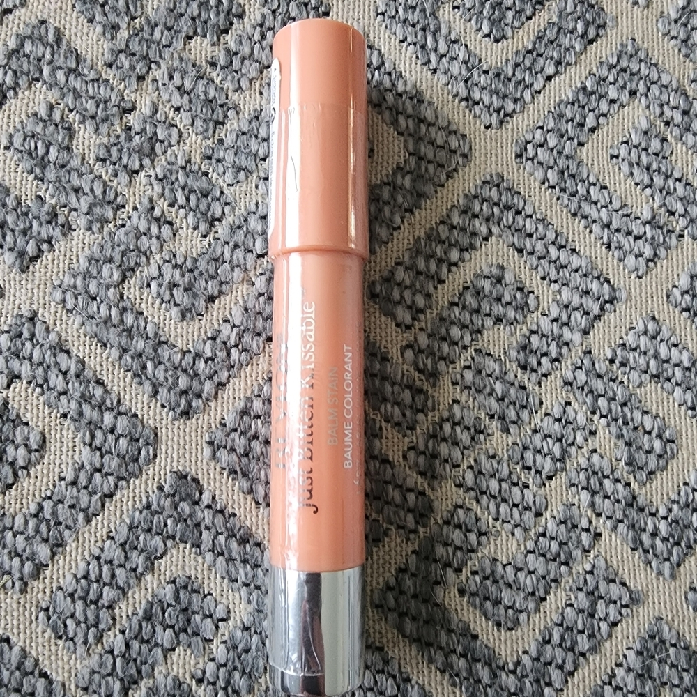 NWT REVLON LIP BALM JUST BITTEN KISSABLE